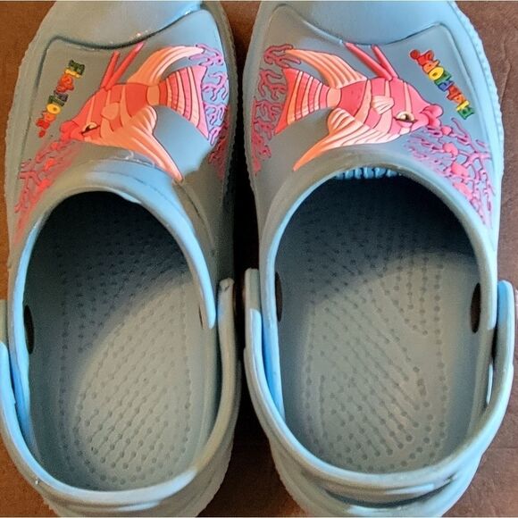 KIDS BLUE CROCS WITH PINK 🐟 🐠 - Picture 7 of 16